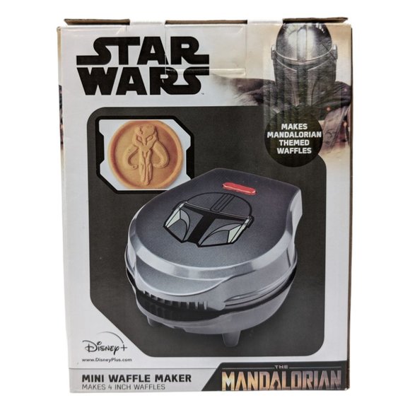 Disney Star Wars The Mandalorian Mini Waffle Maker with 24 Straws - Picture 2 of 13